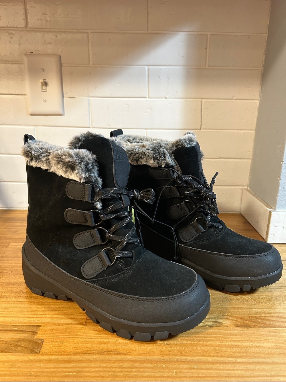 All In Motion Womens Cathleen Black Leather Faux Fur Snow Winter Boots Size 6